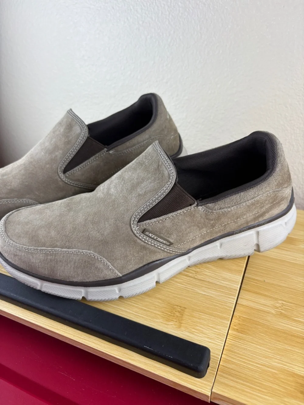Skechers Men’s Equalizer - Mind Game Suede Walking Sneakers Slip-On Size 10